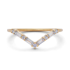 V-shaped 14k yellow gold wedding band with 4 baguette diamonds and 5 round diamonds