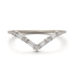 V-shaped white gold wedding band with 4 baguette diamonds and 5 round diamonds